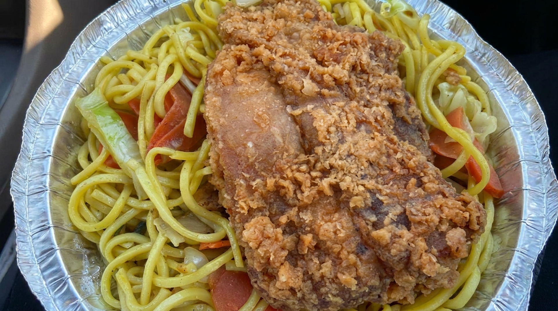 Fried chicken and pepper sauce